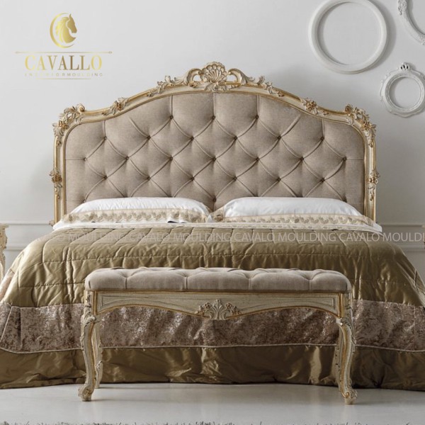 Ứng dụng nghệ thuật dát vàng cho giường ngủ trong thiết kế phòng ngủ Tân cổ điển.